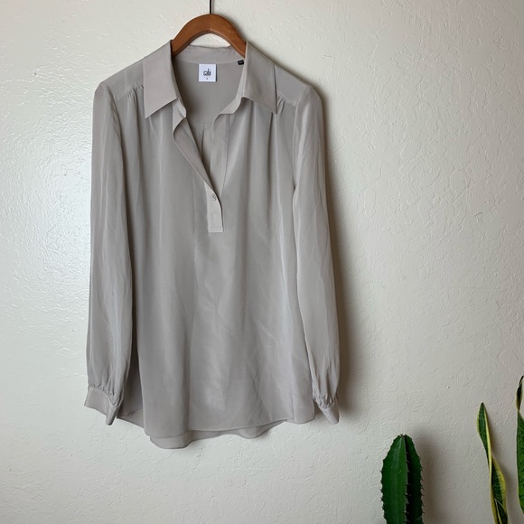 CAbi Tops 3424 Light Grey Silk Popover Blouse S - Picture 2 of 6